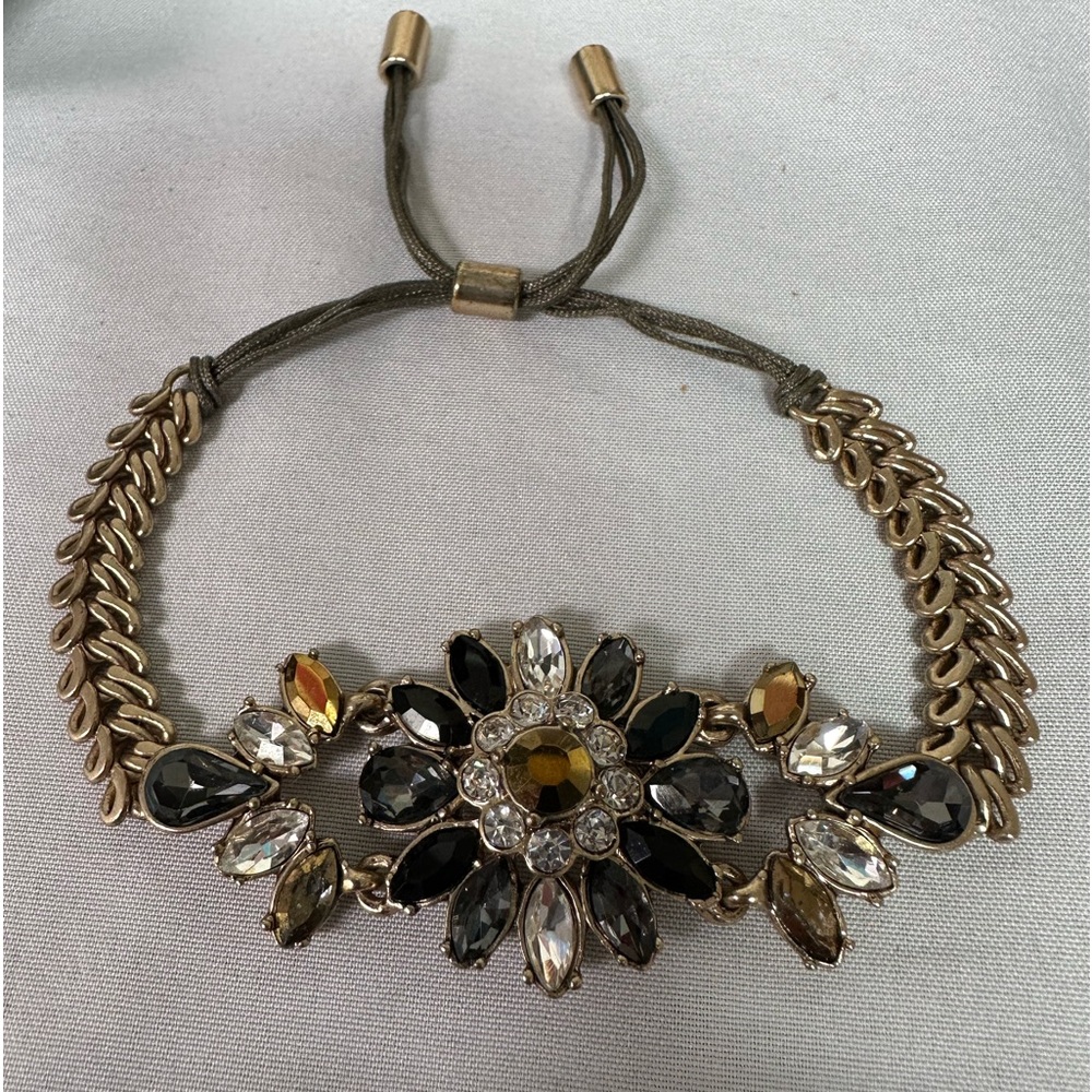 Sparkly adjustable goldtone rhinestone flowe4 bracelet